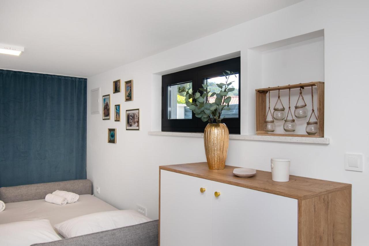Apartmani Monika Zaboric Exterior photo