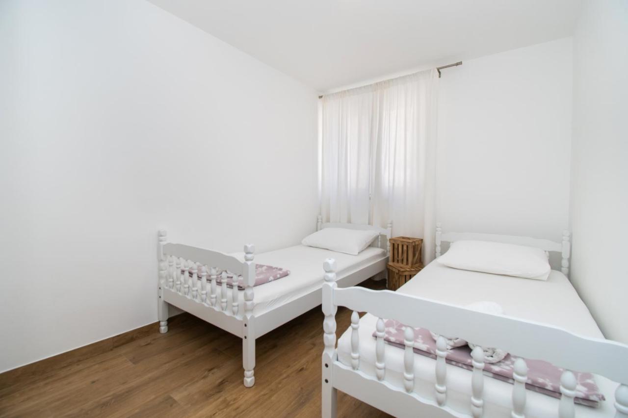 Apartmani Monika Zaboric Exterior photo
